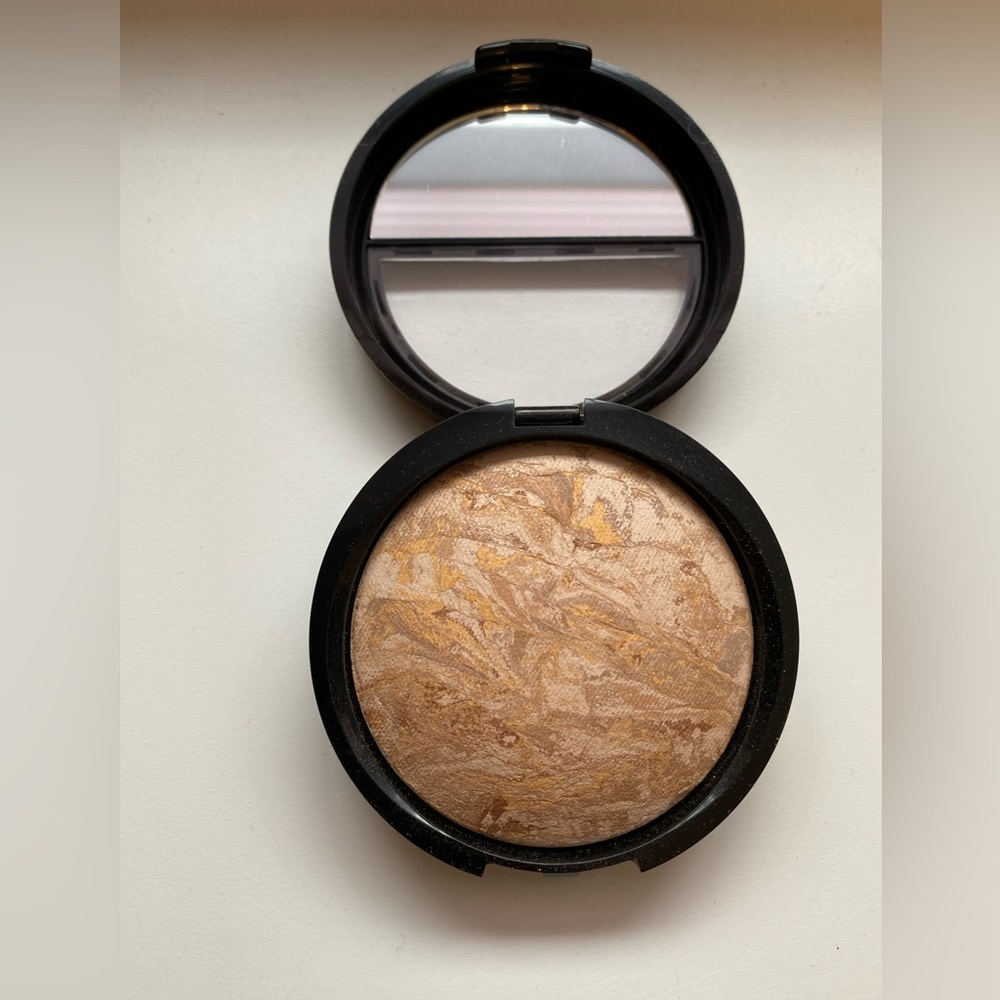 NWOT - Laura Geller Foundation - Medium